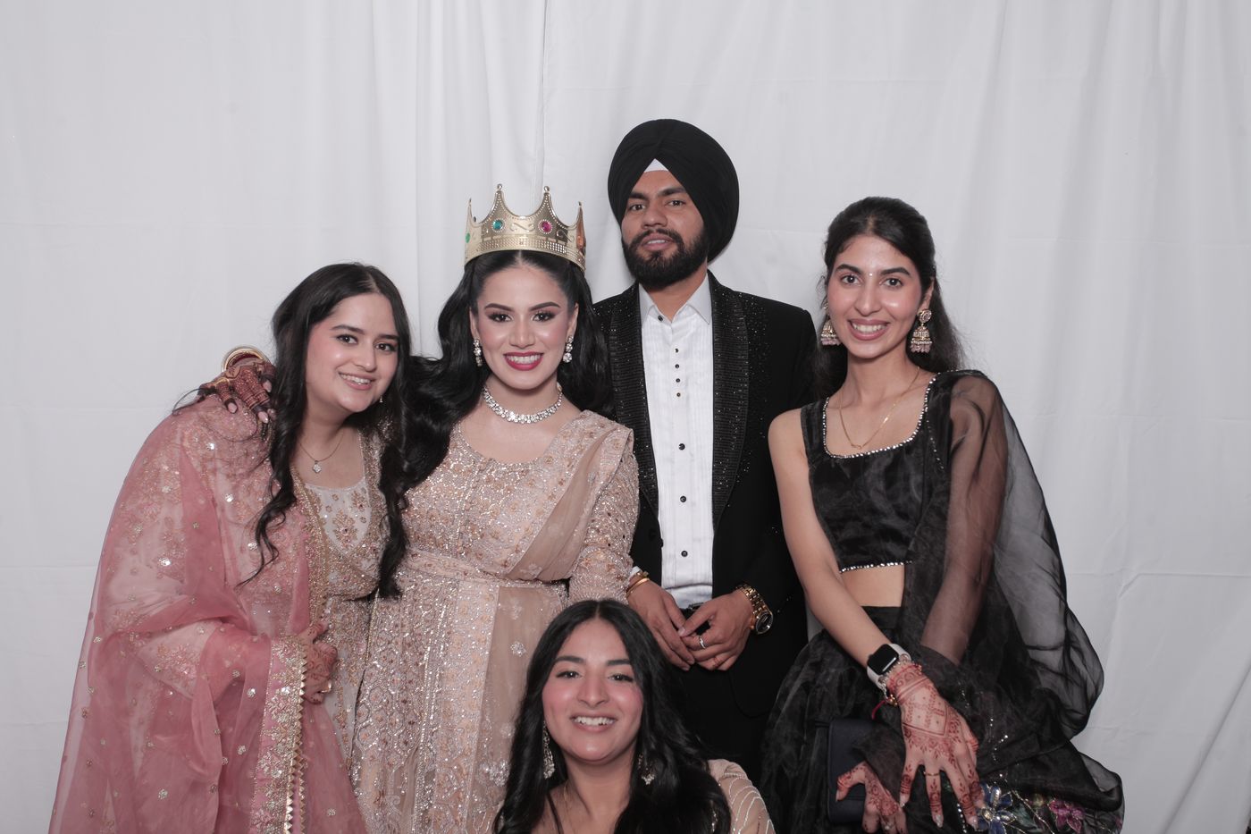 Wedding party candid photo, sharp and stylish theme